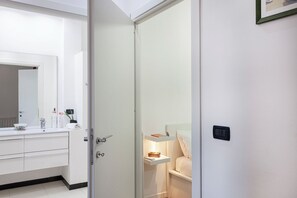 Apartment | Bathroom | Shower, hair dryer, bidet, towels - Natty Family Apartment in Carignano by Wonderful Italy (Genoa)