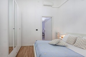 Lägenhet | 2 sovrum, skrivbord, arbetsyta för laptop och strykjärn/strykbräda