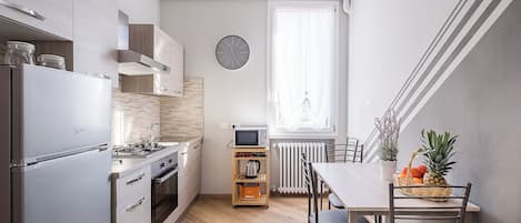 Lägenhet | Eget kök | Stort kylskåp, mikrovågsugn, ugn och spishäll