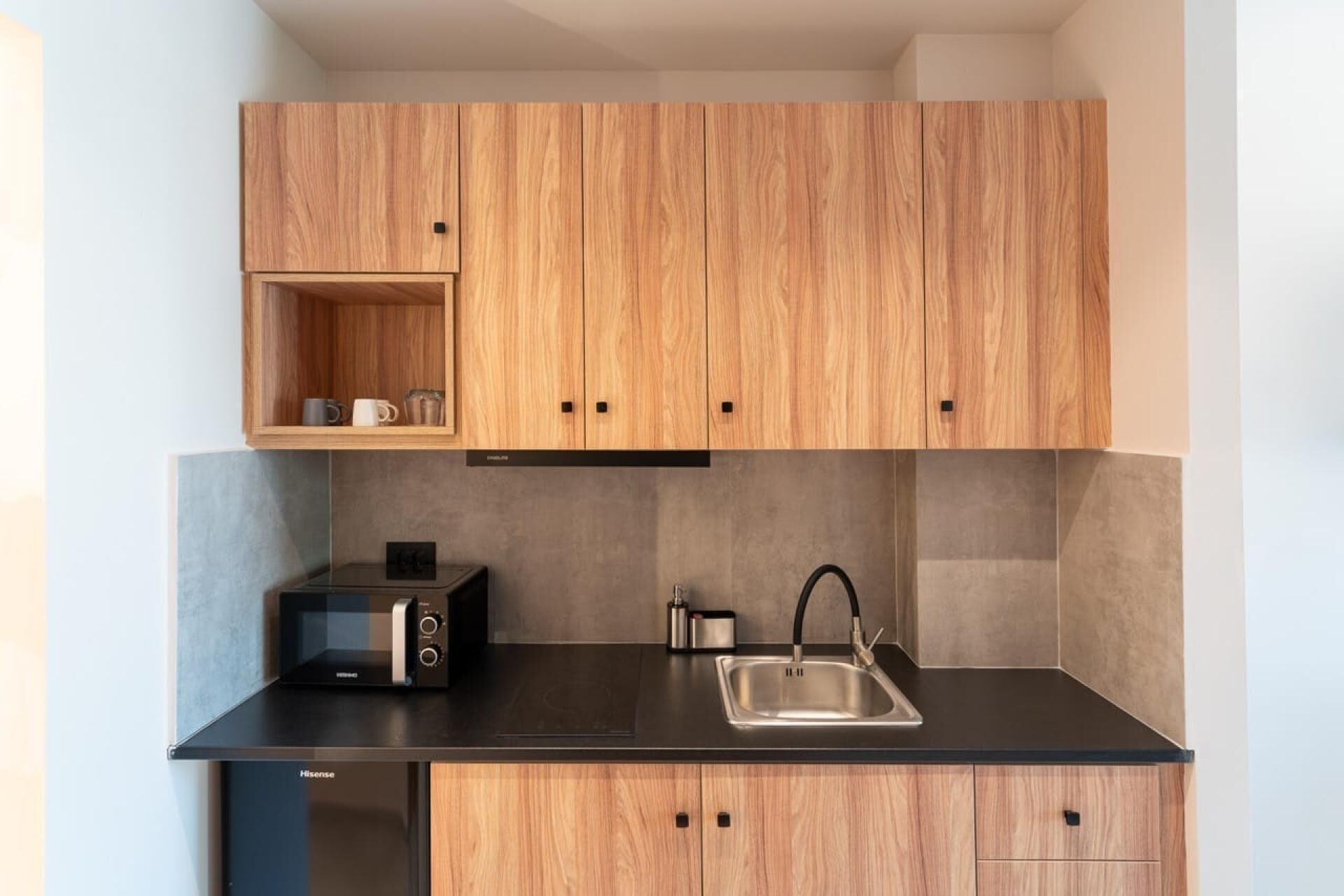 Coffee/tea maker, fridge, microwave, toaster