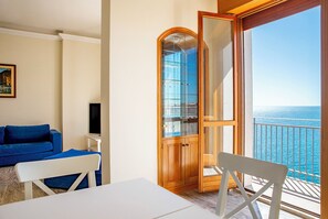 Living area - Ortigia Seafront Apartment by Wonderful Italy (Syracuse)