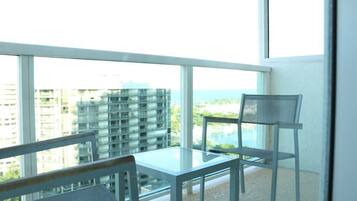 Studio, 1 giường cỡ queen và sofa giường, quang cảnh biển | Ban công