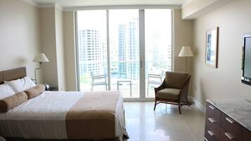 Studio, 1 Queen Bed with Sofa bed, Ocean View | Free WiFi, bed sheets