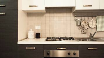 Appartement | Privékeuken | Een koelkast, een oven, een kookplaat, een vaatwasser