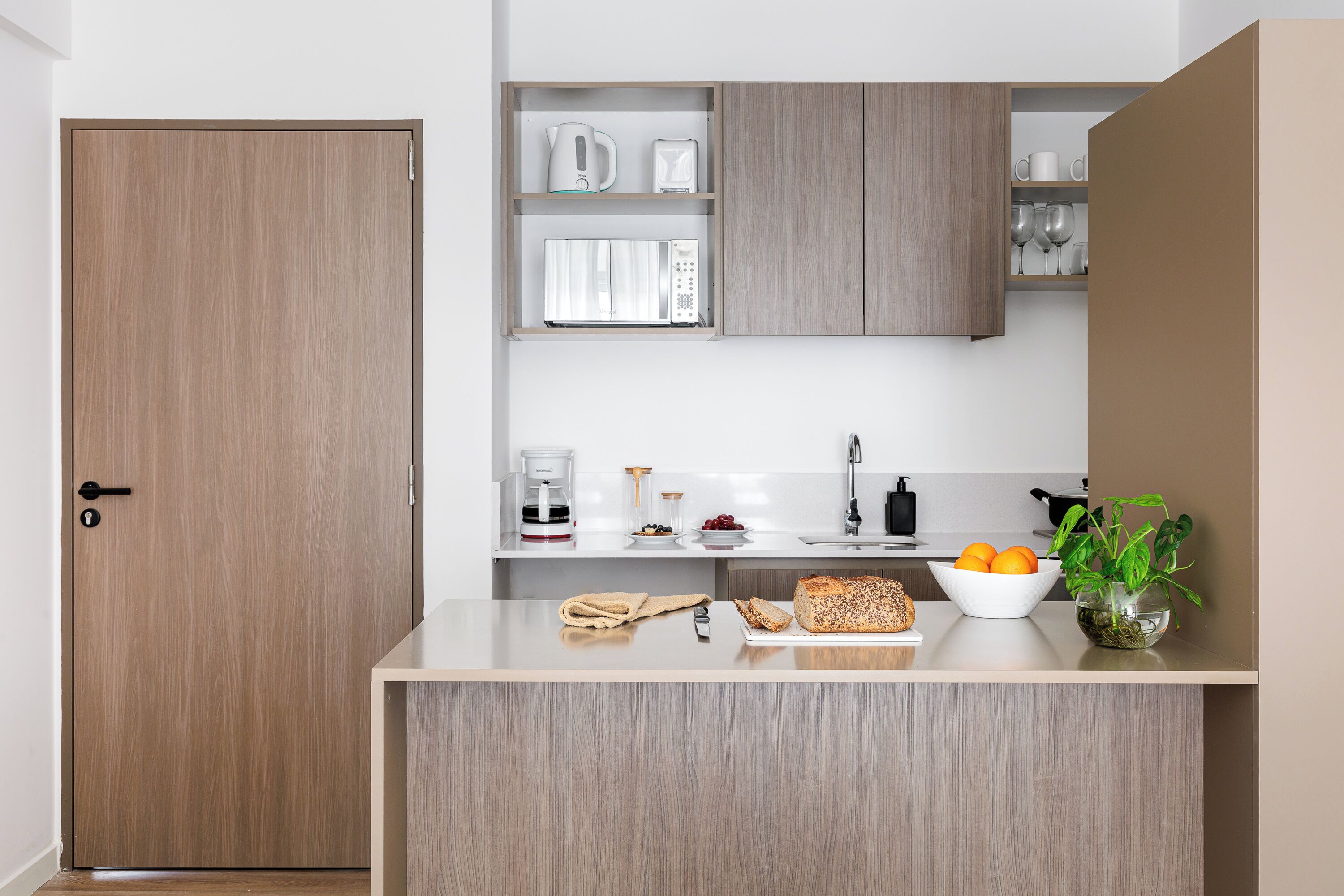 Standard Apartment | Private kitchen | Fridge, microwave, oven, toaster