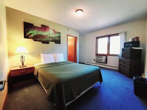 1 bedroom, WiFi - Unique Northern Lights Themed Guestroom inside the Lodge at North Ironwood Acres for up to Four people. 2 Queens, 2 Bathrooms. Dog Friendly resort! (Ironwood)