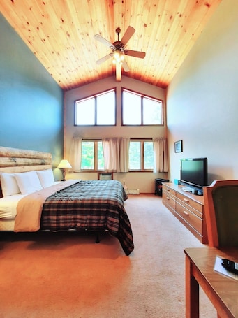 1 室のベッドルーム. Beautiful Lake Superior is just down the road and what better then a private guestroom themed after it?