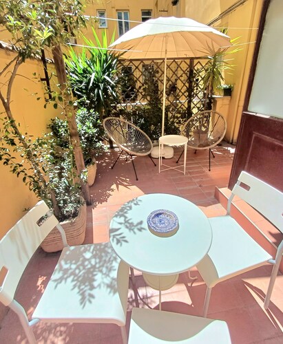 Studio room with private terrace, kitchen in Rome center