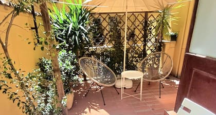 Studio room with private terrace, kitchen in Rome center