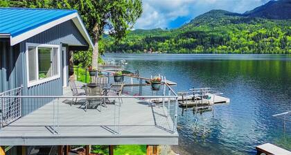 LAKEFRONT HOME with dock! 10 minutes to town, near Gailbraith mountain biking.