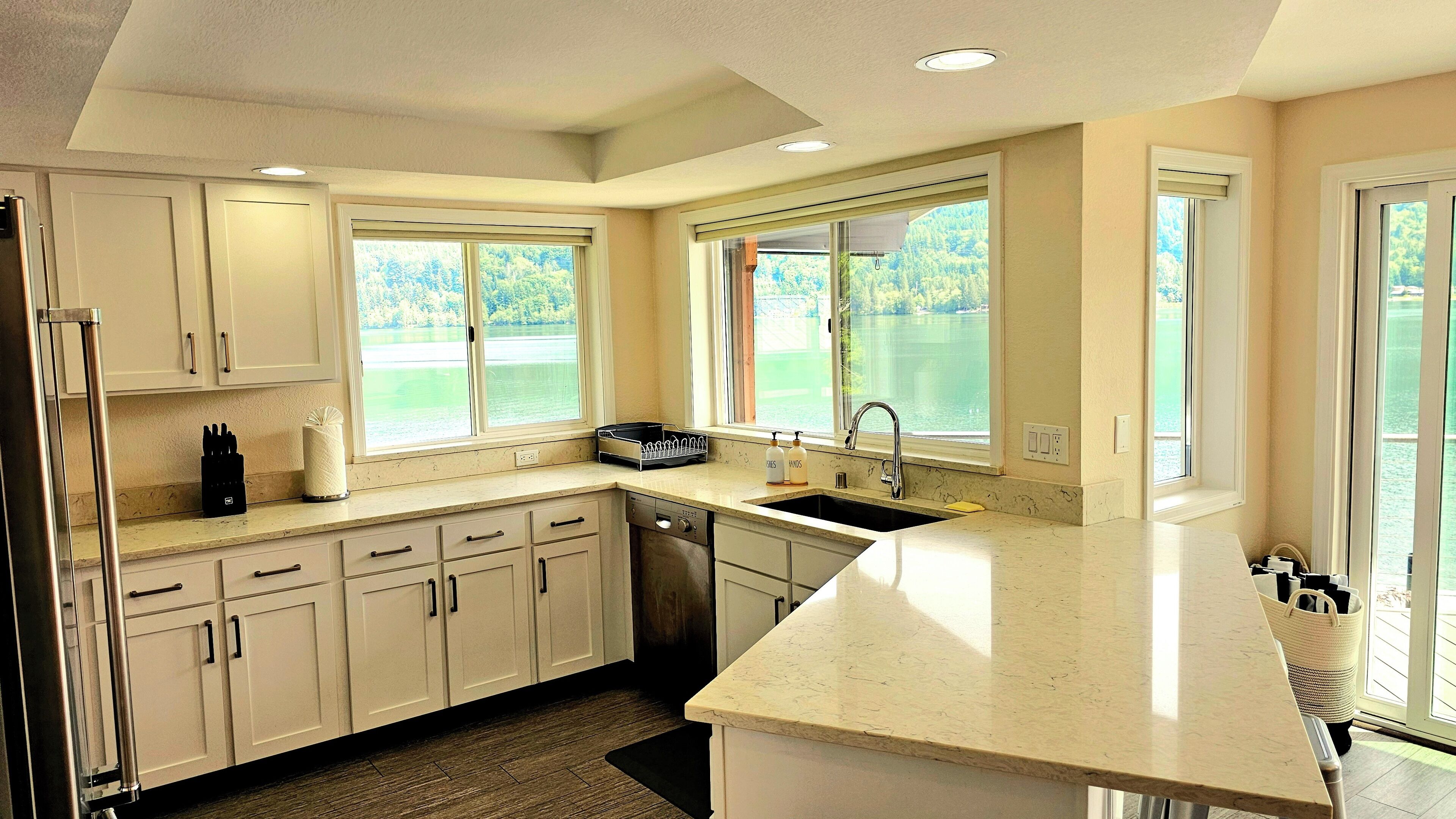 ميكروويف، فرن، موقد طهي مسطح، غسالة أطباق