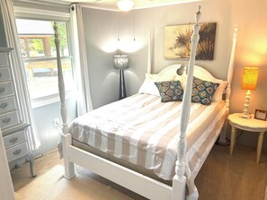 2 bedrooms, free WiFi, bed sheets - Private Lakeside home on Hartwell Lake. Deep water dock. Huge views. Pets ok. (Townville)
