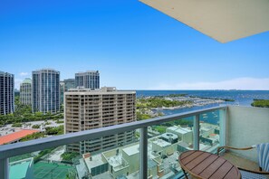 Balcony - Glamorous Bay View Studio in the Grove (Miami)