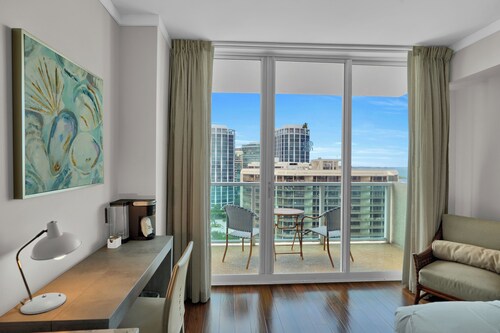 Glamorous Bay View Studio in the Grove