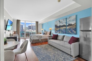 Iron/ironing board, free WiFi - Glamorous Bay View Studio in the Grove (Miami)