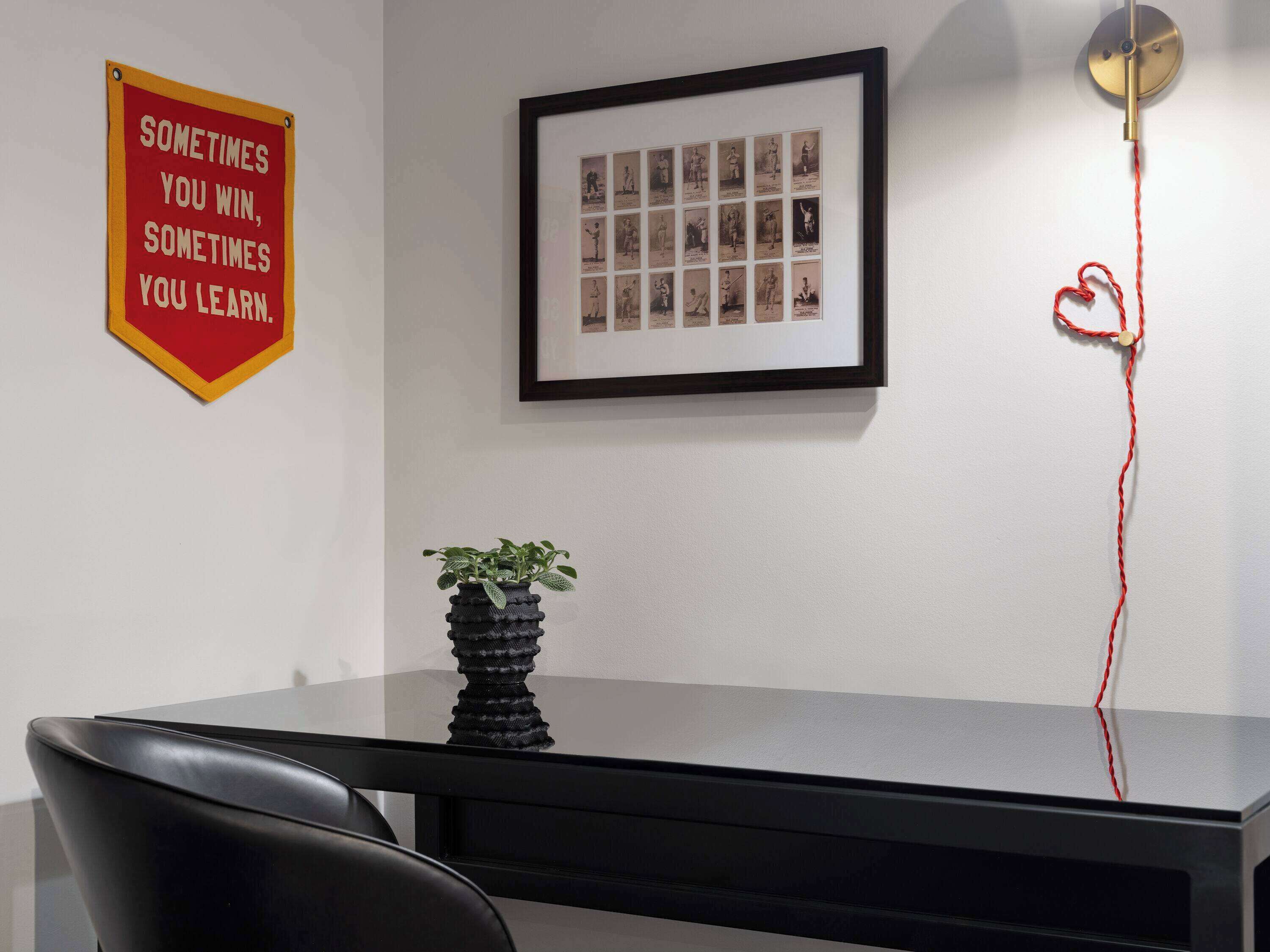 Espacio para trabajar con laptop, cortinas blackout y wifi gratis 