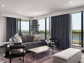 Suite Premier, 1 cama King size | Espacio para trabajar con laptop, cortinas blackout y wifi gratis 