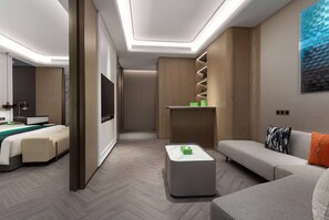 Suite, 1 King Bed with Sofa bed, Non Smoking