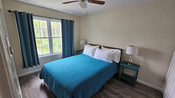 3 Schlafzimmer, BĂŒgeleisen/BĂŒgelbrett, kostenloses WLAN, BettwĂ€sche