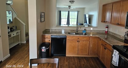 Acadia Villas! 7A Hunter's Way: A private neighborhood in the woods.