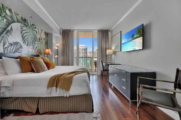 Comfort Condo, 1 King Bed with Sofa bed, Balcony, Ocean View | 1 bedroom, iron/ironing board, free WiFi - Spectacular Bay View 1bd 2baths in Grove (Miami)