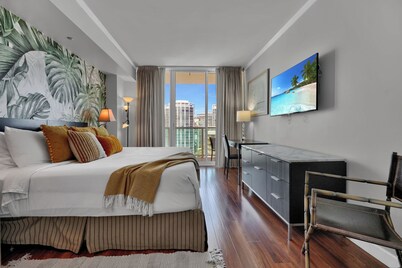 Spectacular Bay View 1bd 2baths in Grove