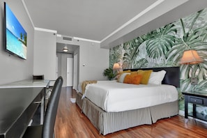 Comfort Condo, 1 King Bed with Sofa bed, Balcony, Ocean View | 1 bedroom, iron/ironing board, free WiFi - Spectacular Bay View 1bd 2baths in Grove (Miami)