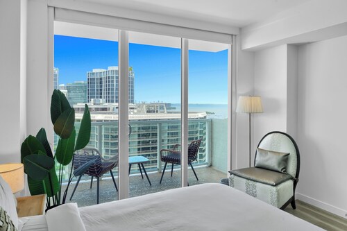 Beautiful Blue Gold Studio Ocean View