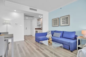 Comfort Studio, Balcony, Ocean View | Iron/ironing board, free WiFi - Beautiful Blue Gold Studio Ocean View (Miami)