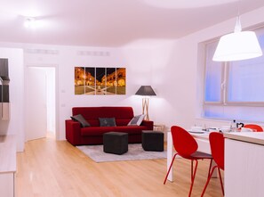 Departamento | Área de sala de estar | Televisión de pantalla plana de 35 cm con canales digitales 