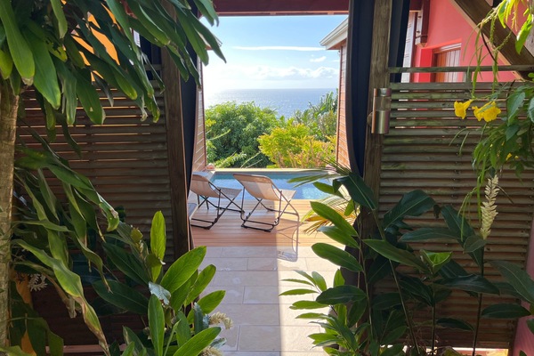 Terrasse avec piscine privative