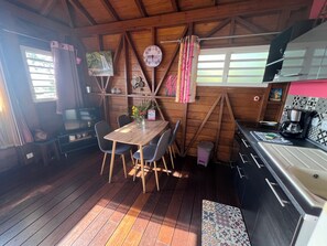 Fridge, microwave, oven, stovetop - PomKajou Gîte - Racines e Zel Estate (Vieux-Fort)