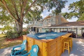 Terrace/patio - 16 Mi to Manatee Viewing! Spacious Tampa Retreat (Tampa)