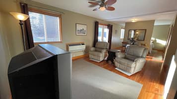 Room 4 | Living area | 43-inch Smart TV with satellite channels