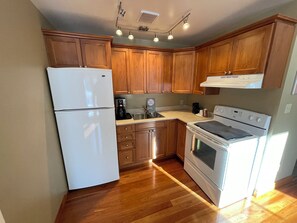 Room 4 | Private kitchen | Microwave, coffee/tea maker, electric kettle - Bucks Lodge and Grill (Unorganized Centre Parry Sound)