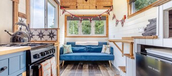 Fox Tiny House- UK47395