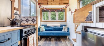 Fox Tiny House- UK47395