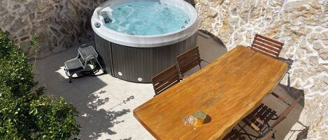 تناول الطعام بالخارج