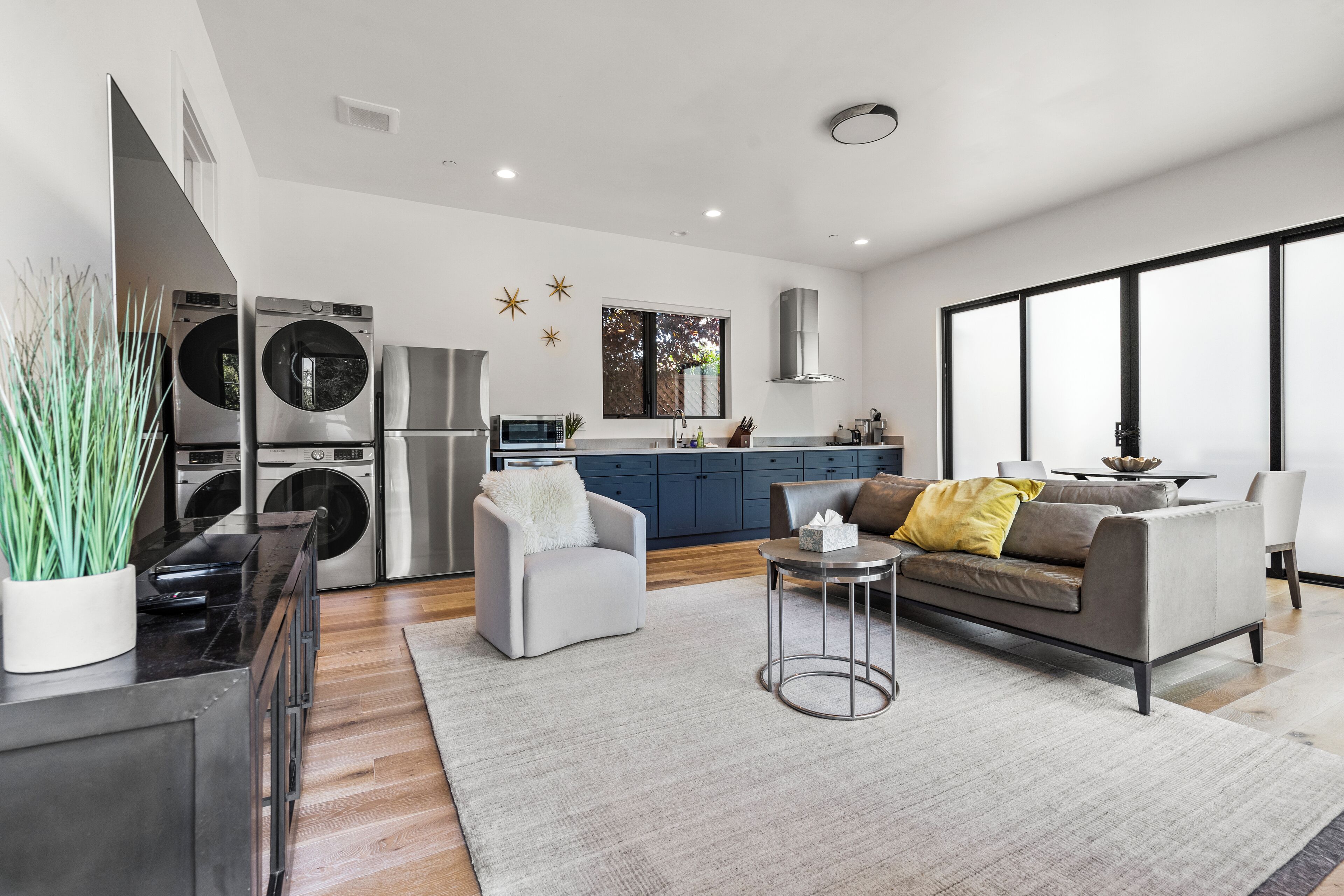 Modern & Private Guest House Minutes to Downtown!