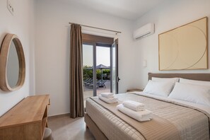 4 bedrooms, in-room safe, iron/ironing board, free WiFi