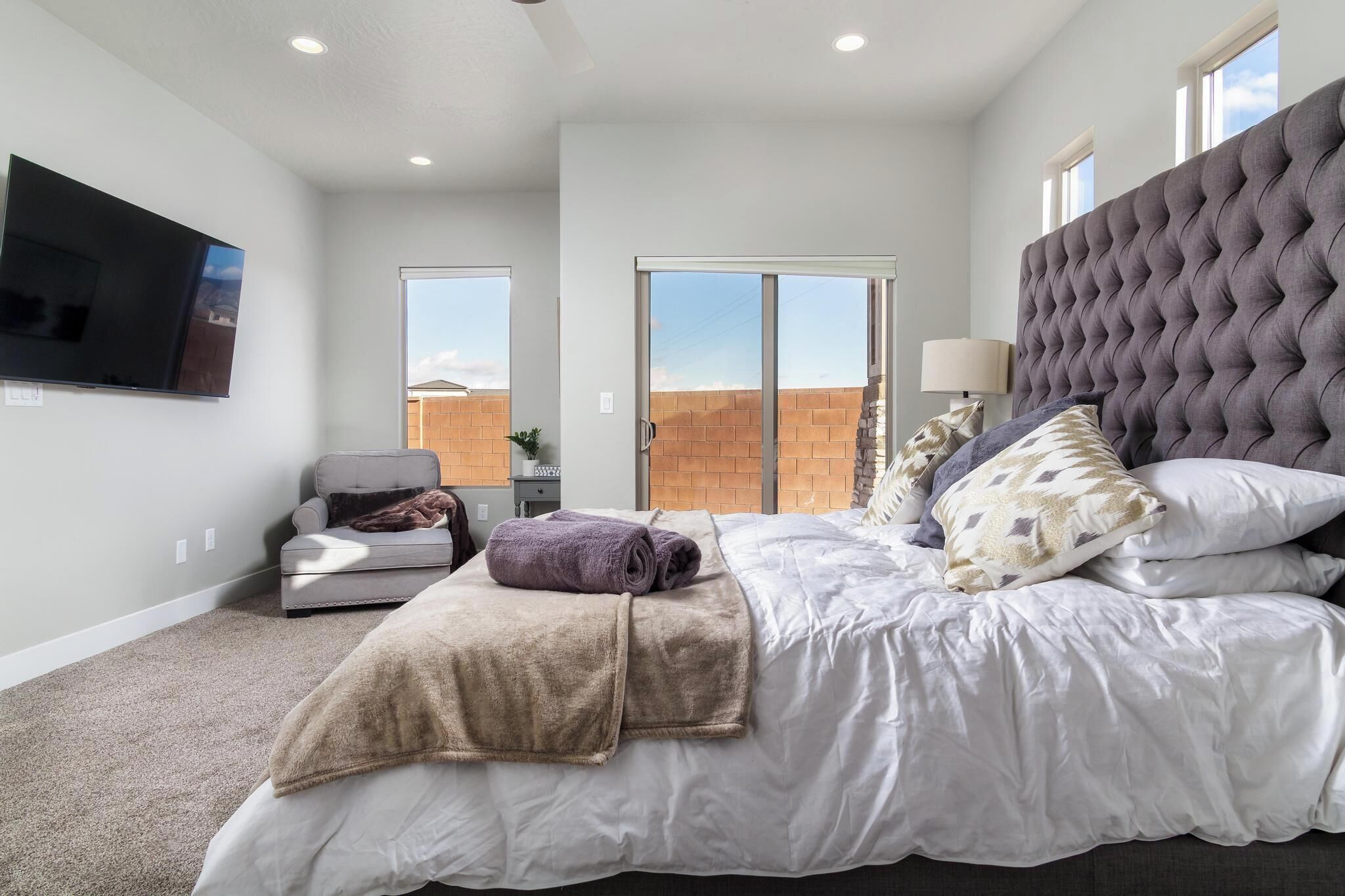 6 bedrooms, WiFi, bed sheets