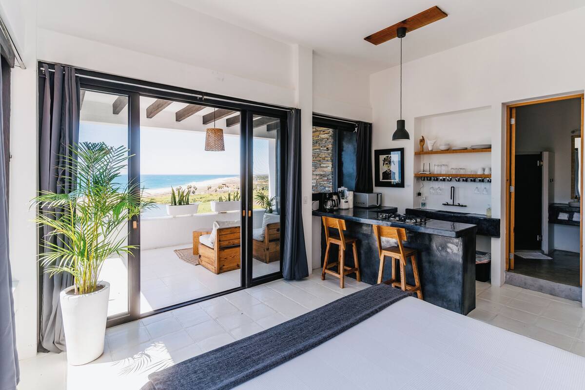 Suite #4 Ocean View King with Kitchenette | In-room safe, WiFi (free), bed sheets