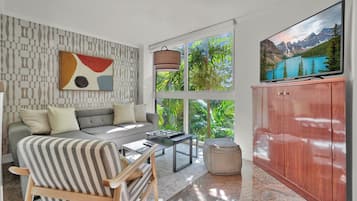 Comfort Condo, 2 Bedrooms, Balcony, Garden View | Living area