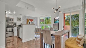 Comfort Condo, 2 Bedrooms, Balcony, Garden View | Dining room - Treetop Retreat Cozy 2 Bedroom in Grove (Miami)