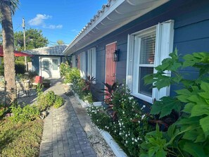 Exterior detail - Sunny Retreat in Flamingo Suite! (Pompano Beach)