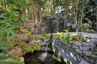 Gorgeous Spacious 2bed Bayview Apartment