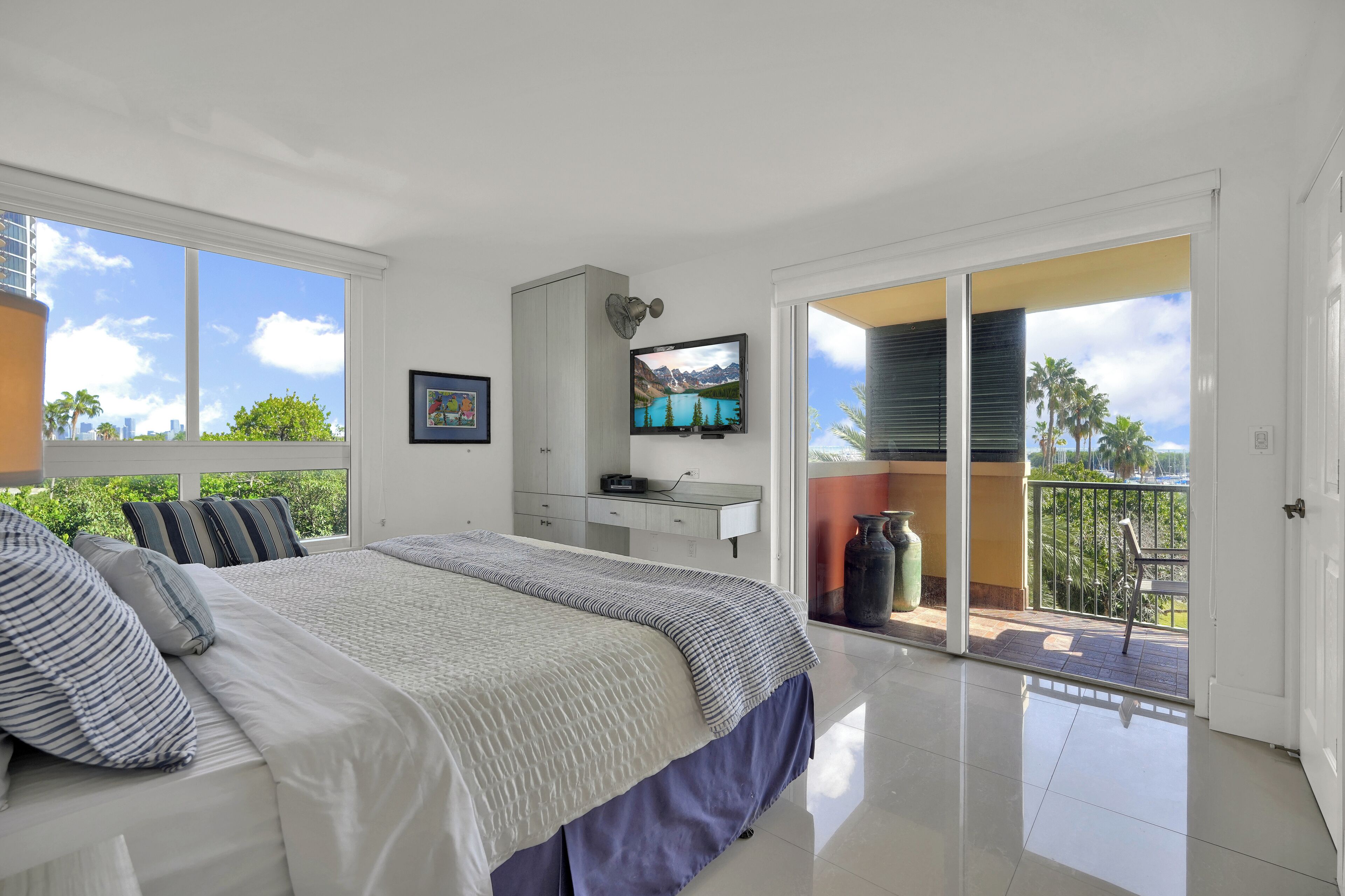 Comfort Condo, Multiple Beds, Kitchen | 2 bedrooms, iron/ironing board, free WiFi