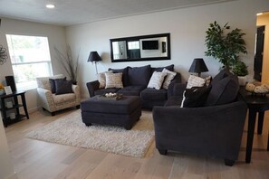 Smart TV, fireplace, ping pong
