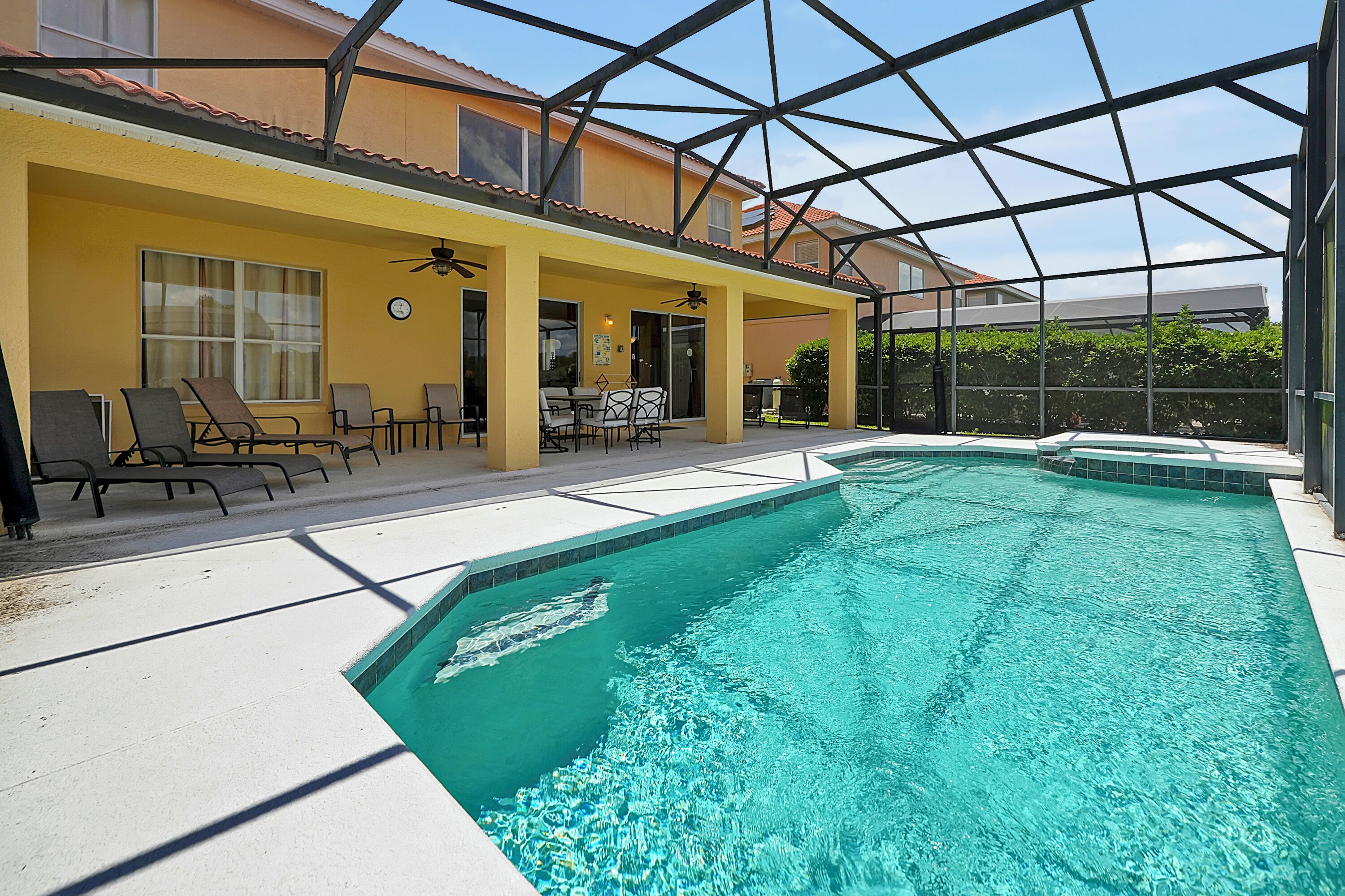Delightful Popular and Spacious Home with Pool/Spa