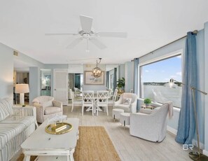 Smart TV, reproductor de DVD, libros y videoteca 